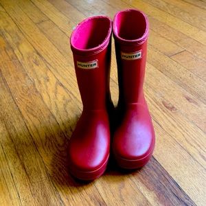 Great condition rain boots, very small signs of wear, insoles present.